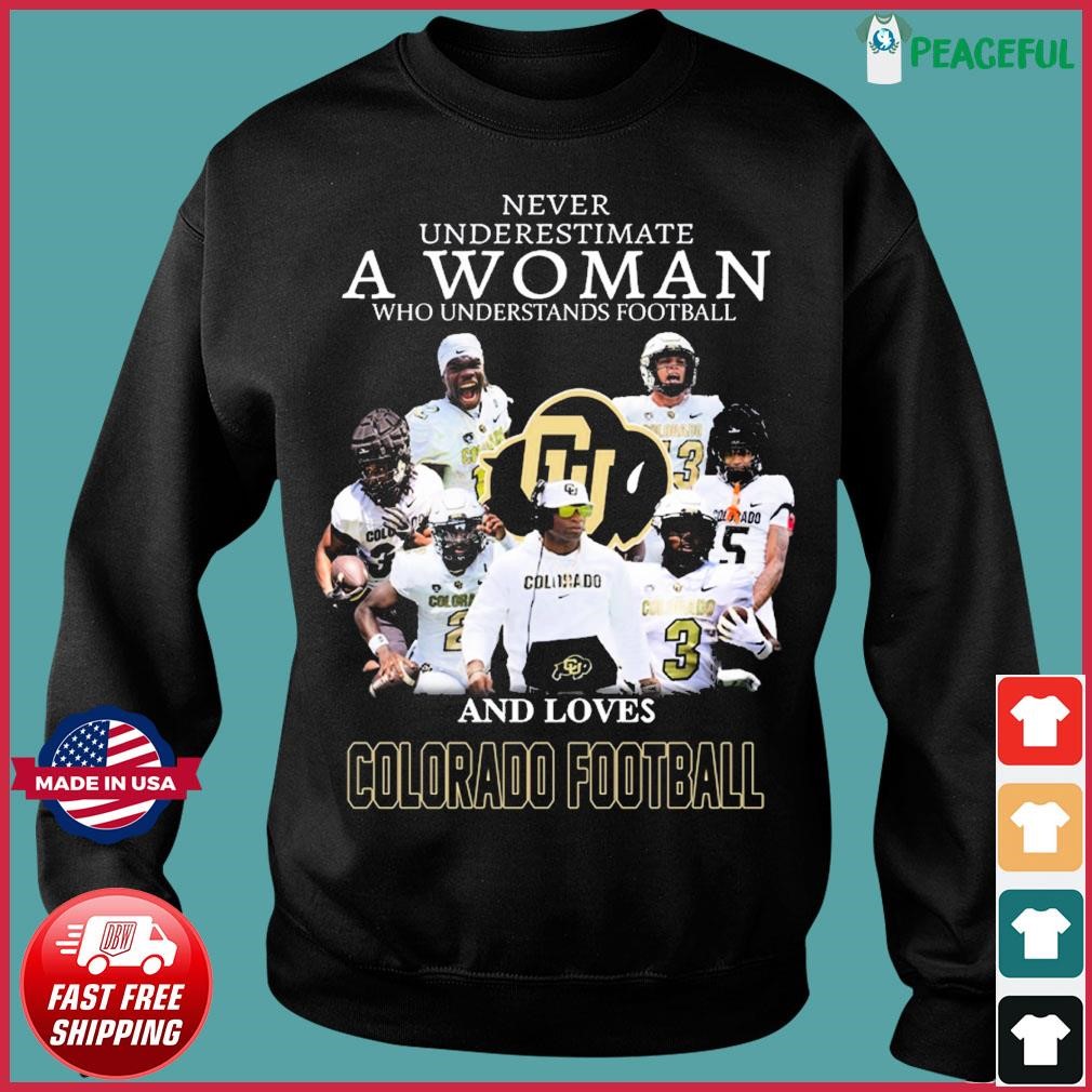 Never underestimate a woman who understands football and loves New York  Giants shirt, hoodie, sweater and long sleeve