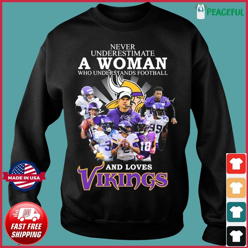 Never underestimate a woman who understands football and loves Louisville  signatures blink blink shirt, hoodie, sweater and v-neck t-shirt